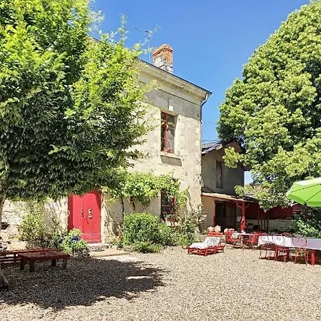 Aux Caprices Des Dieux Bed & Breakfast 3*