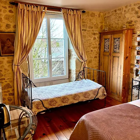Aux Caprices Des Dieux Bed & Breakfast 3*