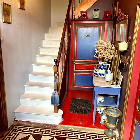 Aux Caprices Des Dieux Bed & Breakfast Marnes