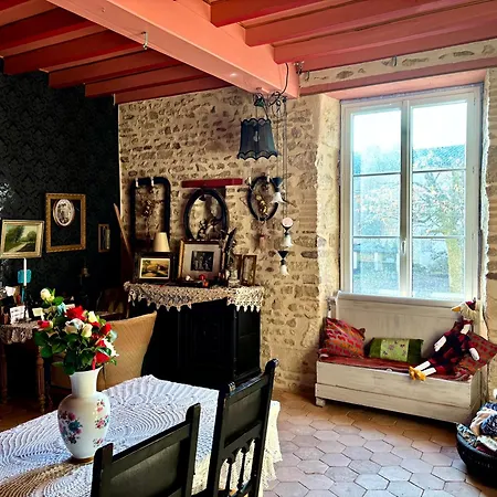 Aux Caprices Des Dieux Bed & Breakfast Marnes