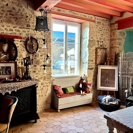 Aux Caprices Des Dieux Bed & Breakfast Marnes