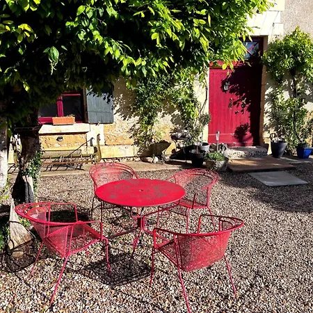 Aux Caprices Des Dieux Bed & Breakfast 3*