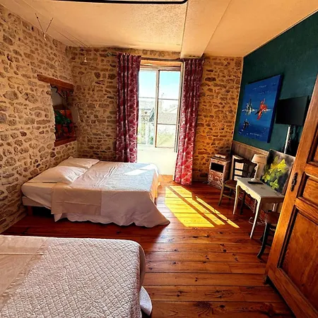 Aux Caprices Des Dieux Bed & Breakfast