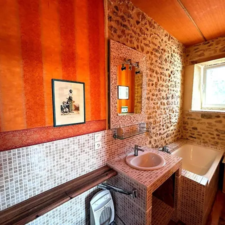 Aux Caprices Des Dieux Bed & Breakfast Marnes