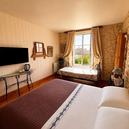 Aux Caprices Des Dieux Bed & Breakfast