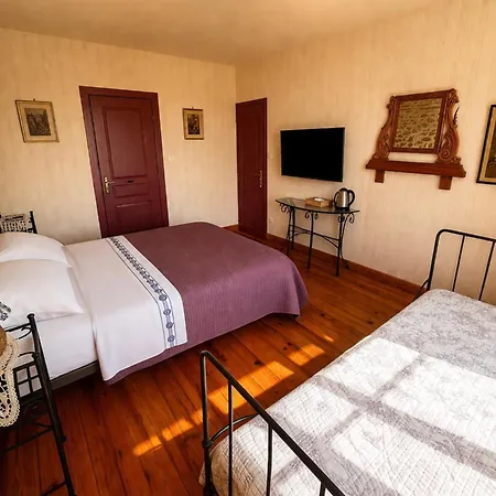 Aux Caprices Des Dieux Bed & Breakfast 3*