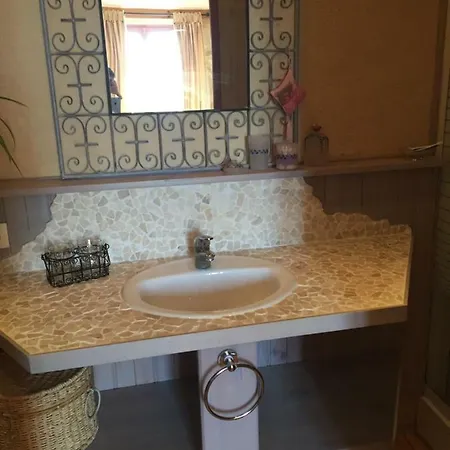 Aux Caprices Des Dieux