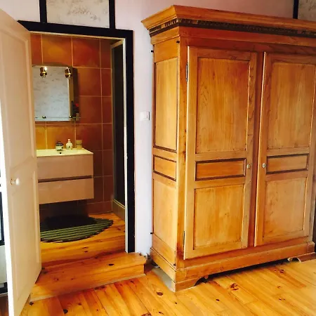 Aux Caprices Des Dieux 3*