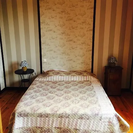 Aux Caprices Des Dieux Bed & Breakfast 3*