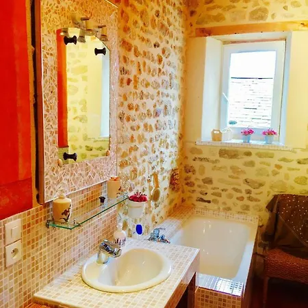 Aux Caprices Des Dieux 3*