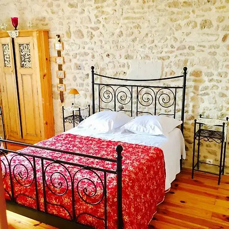 Aux Caprices Des Dieux Bed & Breakfast Marnes