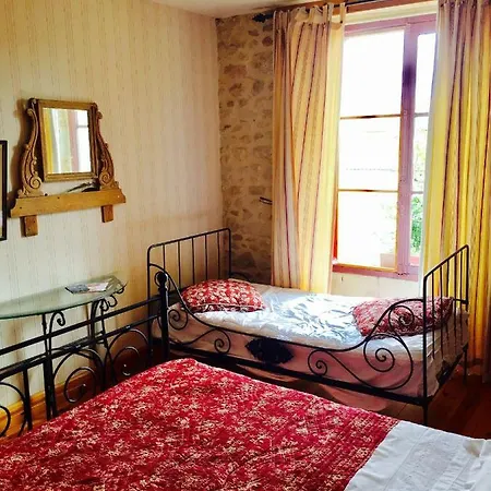 Aux Caprices Des Dieux Bed & Breakfast