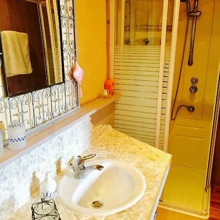 Aux Caprices Des Dieux 3*