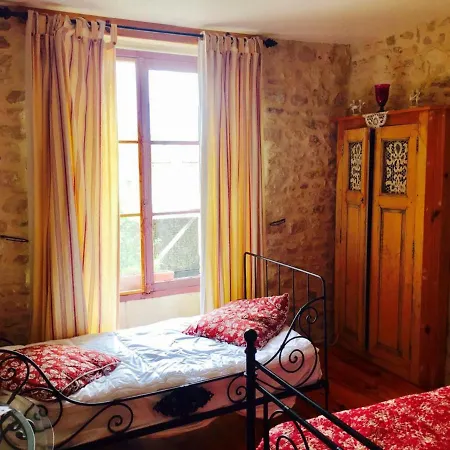 Aux Caprices Des Dieux Bed & Breakfast 3*