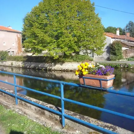 Aux Caprices Des Dieux 3*